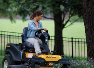 If You Know Zero About Zero-Turn Mowers, Here’s What You Need to Mow